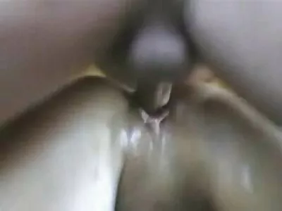 मुंडा हंक त्याच्या आशियाई प्रियकराला रॅम करत आहे