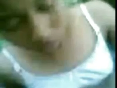 त्यामुळे सुंदर चिली श्यामला पत्नी तिच्या नवऱ्याने तिच्या सुंदर गांड मध्ये कठीण आहे, आनंद घ्या