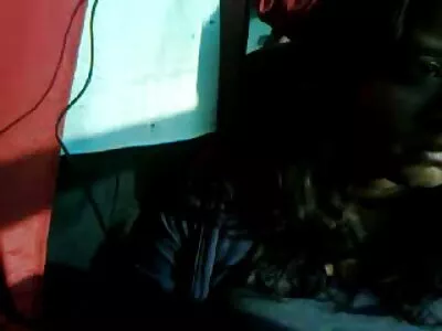 मुलीला सेक्स दरम्यान मोठ्याने विलाप करायला आवडते