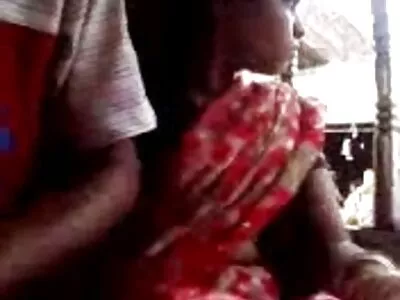 तर प्रचंड स्तन असलेली सुंदर गोरी पत्नी एक उत्तम घरगुती सेक्स मजेदार व्हिडिओ बनवते, आनंद घेते