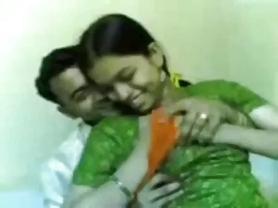 तेही डोळ्यावर पट्टी बांधून श्यामला मिल्फ बायको कोंबडा चोखते जेव्हा पालक घर सोडतात, आनंद घेतात
