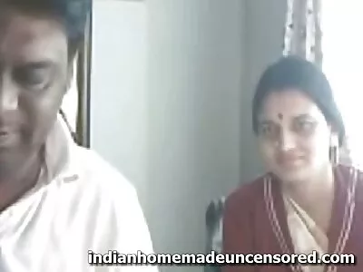 डॉगी दरम्यान pov मध्ये नोंदवलेली रसाळ गांड असलेली बेब