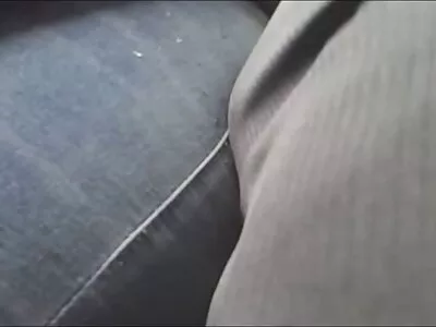 Milf ला आतमध्ये काही सेक्स खेळणी मिळतात