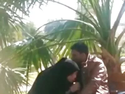 त्यामुळे सुंदर श्यामला तरुण पत्नी चोखणे आणि संभोग बाथब हाऊस मध्ये शुक्रवारी रात्री