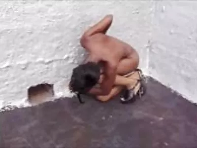 किशोर डिल्डो घालणे करत आहे